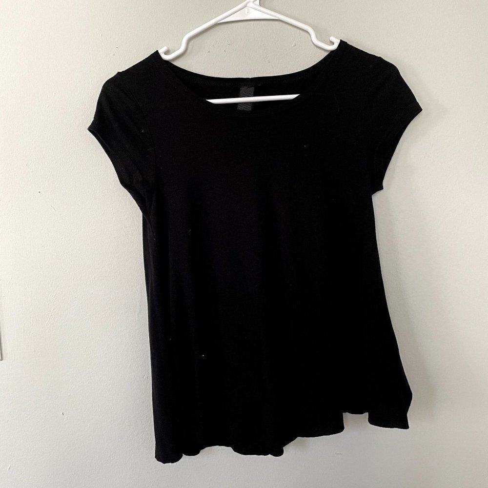 lightweight short sleeved summer top casual comfortable rough hem size XS